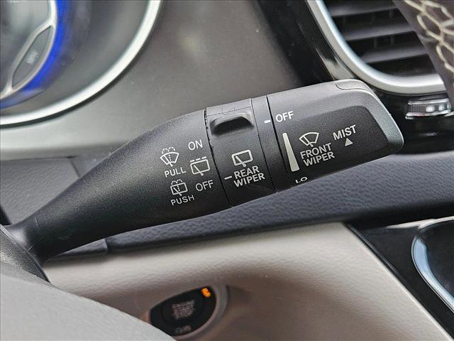 Used 2023 Chrysler Pacifica Touring-L FWD image 15