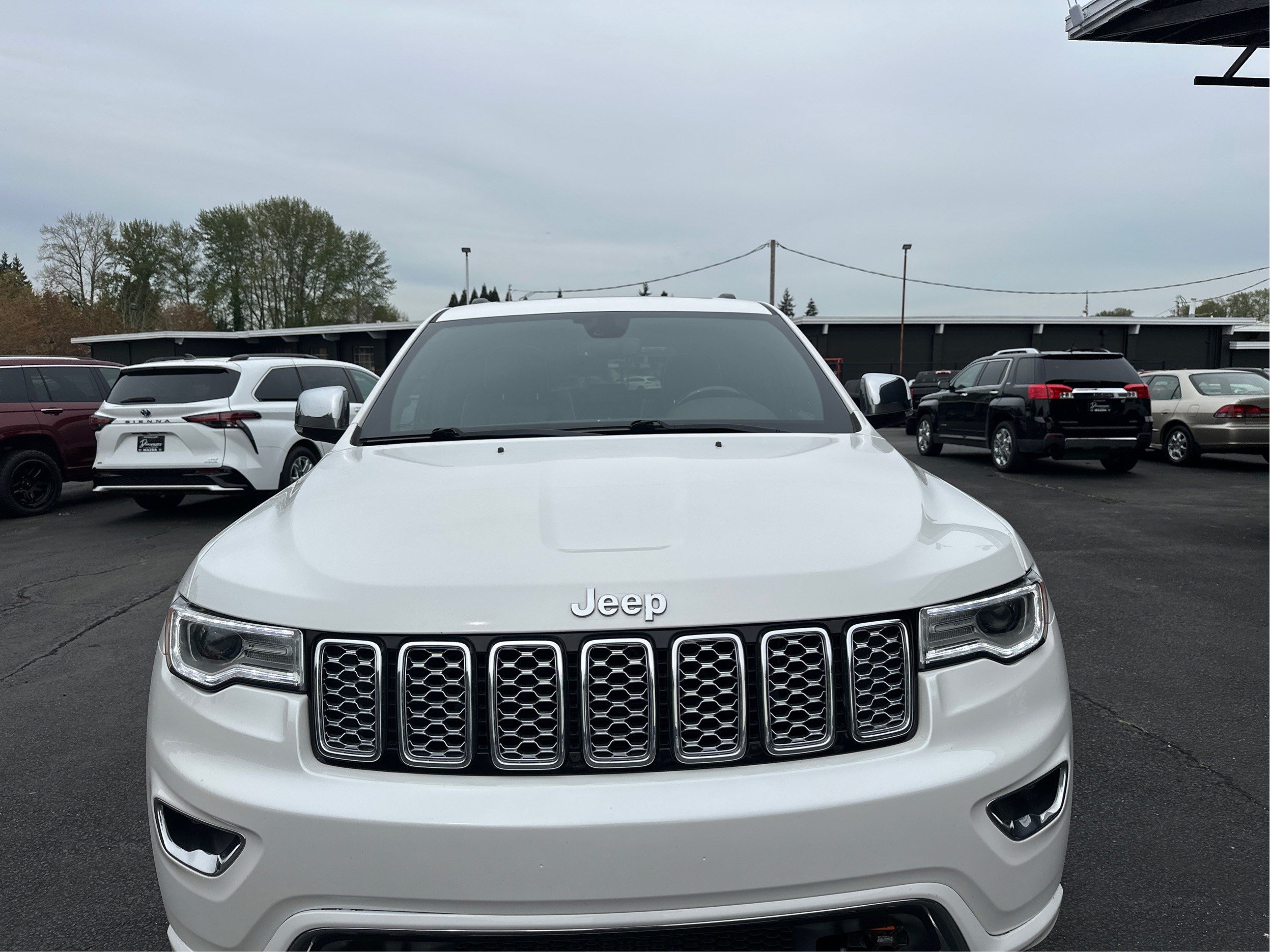 Used 2019 Jeep Grand Cherokee Overland w/ Interior Metal Package AWD/4WD image 25