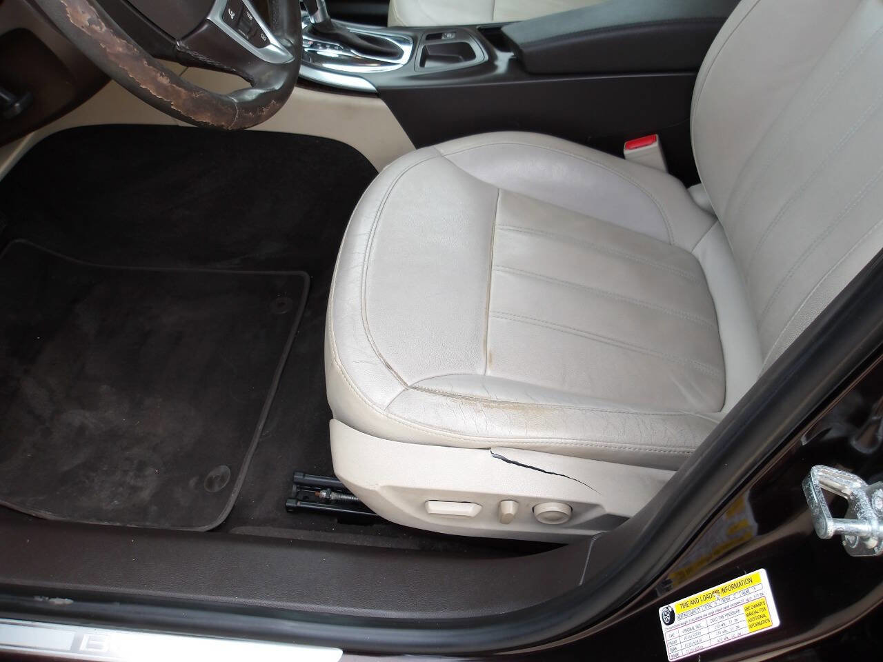 Used 2011 Buick Regal CXL image 17