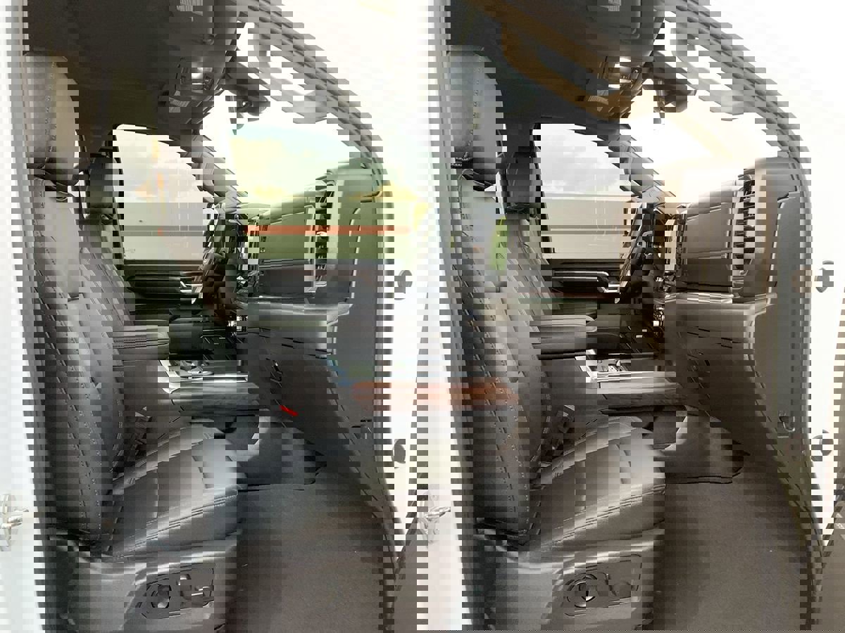 Used 2024 GMC Sierra 3500 SLT w/ SLT Premium Package image 32