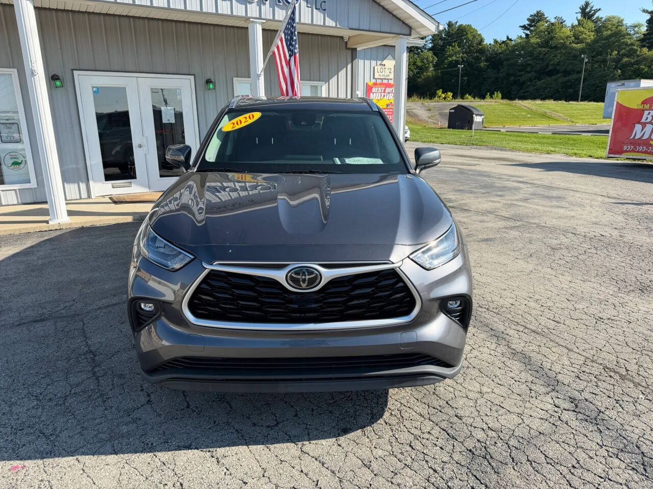 Used 2020 Toyota Highlander XLE AWD/4WD image 8
