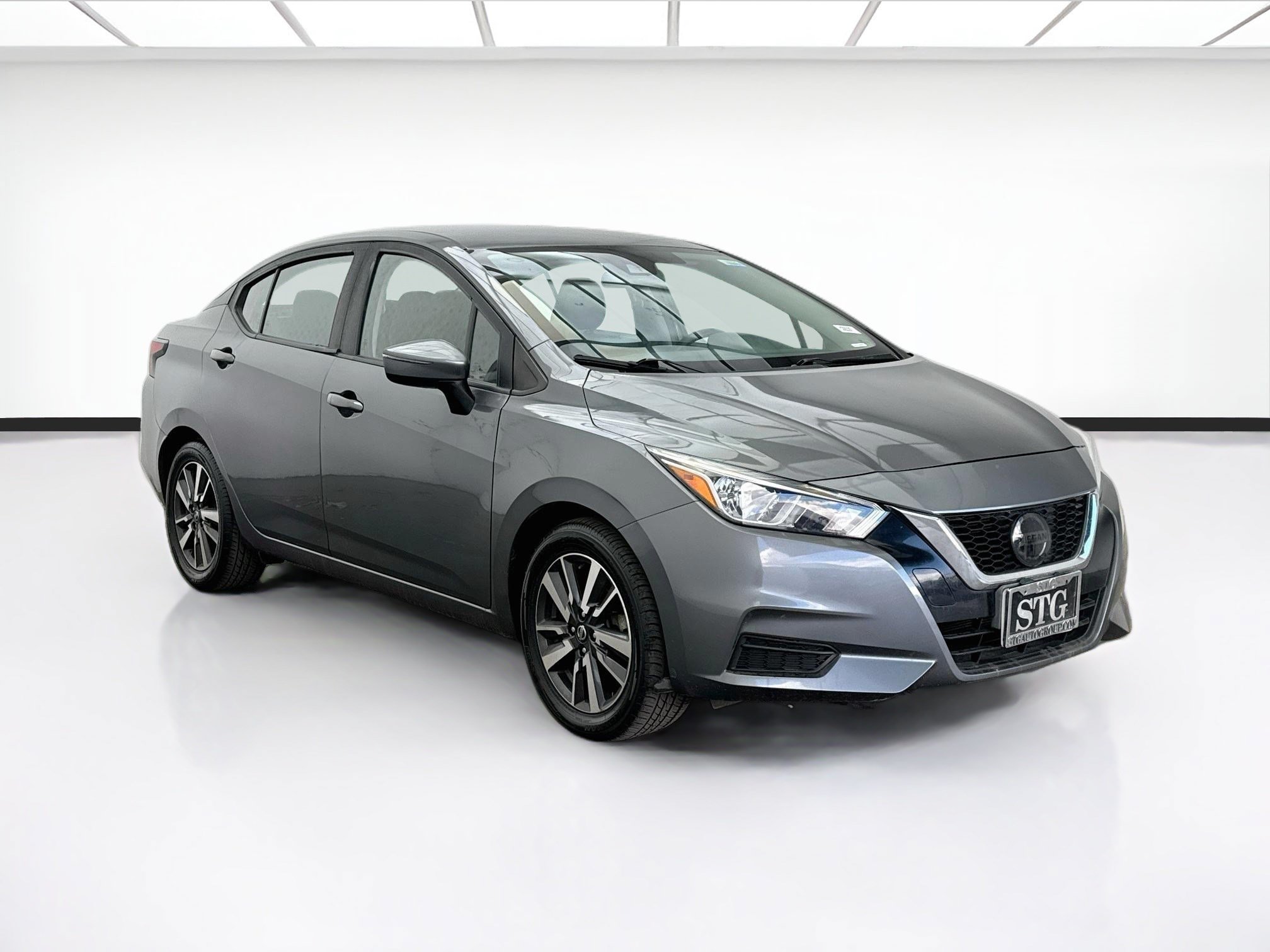 Used 2021 Nissan Versa SV FWD image 3