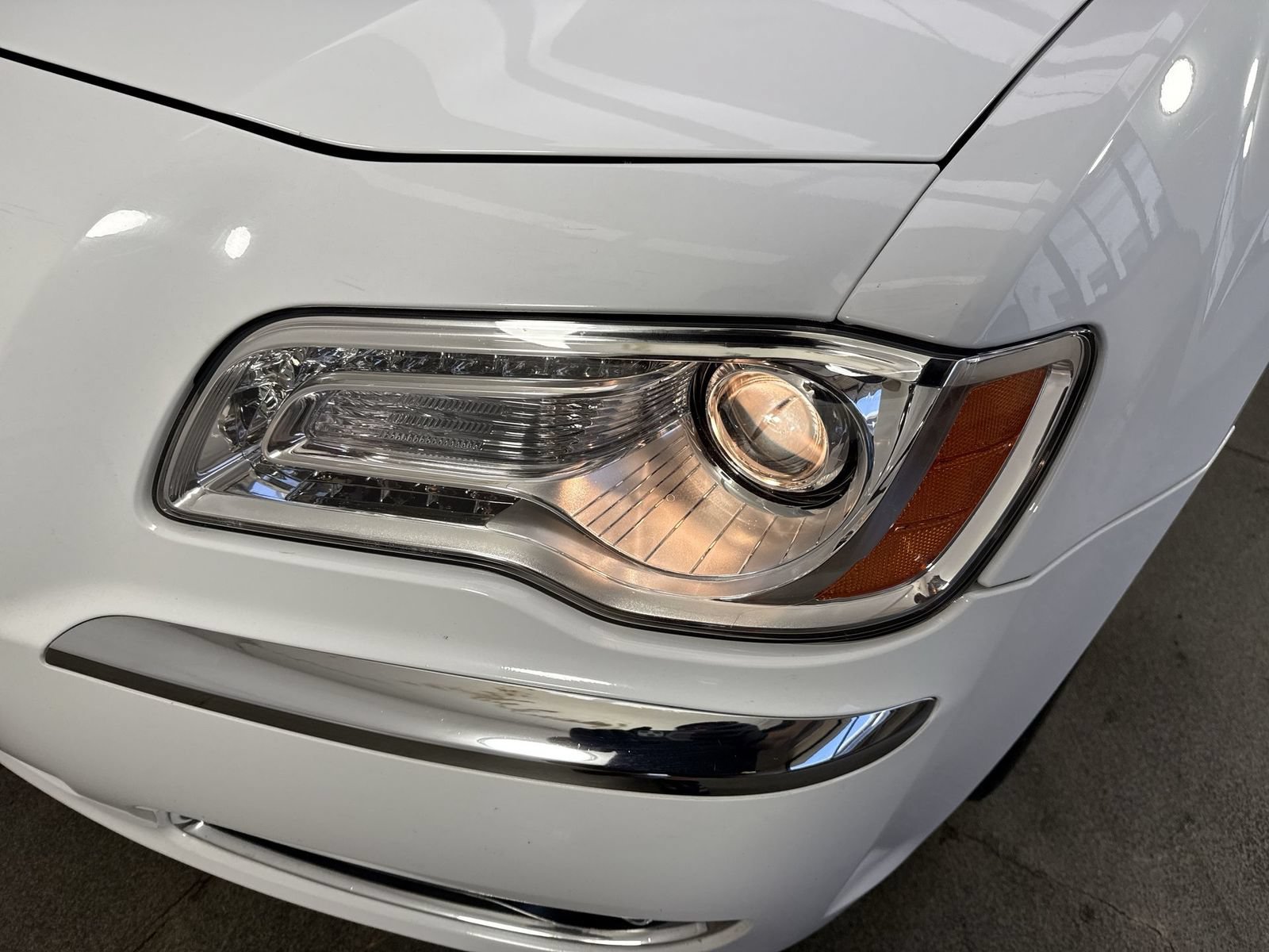 Used 2011 Chrysler 300 C w/ Sound Group RWD image 29
