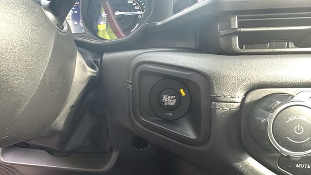 Used 2025 Jeep Wrangler Unlimited Sahara AWD/4WD image 15
