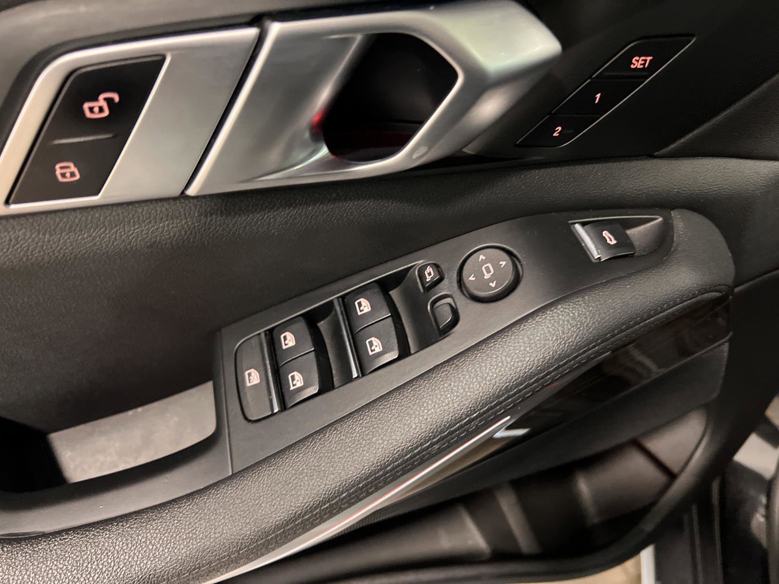 Used 2020 BMW X5 xDrive40i w/ Premium Package image 28