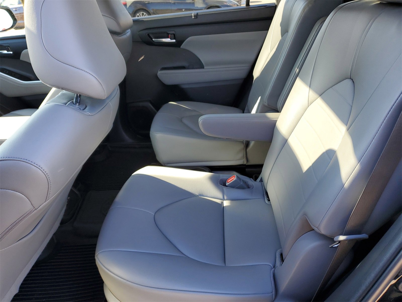 Certified 2023 Toyota Highlander XLE image 14