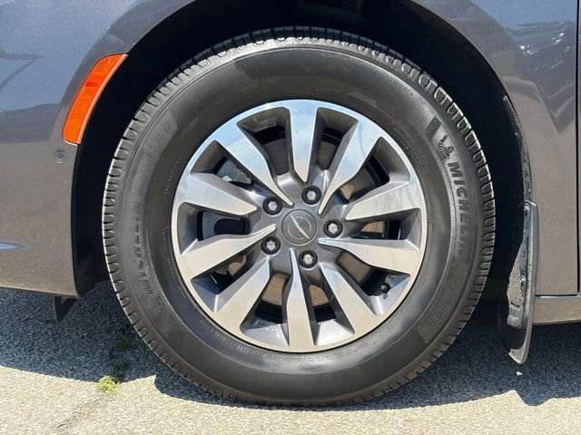 Used 2021 Chrysler Pacifica Limited w/ Premium & Safety Sphere Group FWD image 28