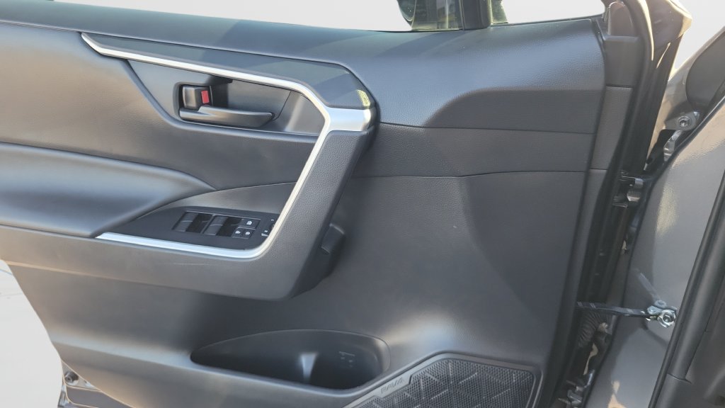 Used 2023 Toyota RAV4 LE FWD image 17