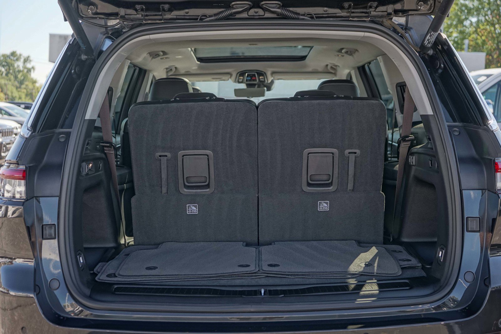 Used 2022 Jeep Grand Cherokee L Limited w/ Luxury Tech Group II image 9