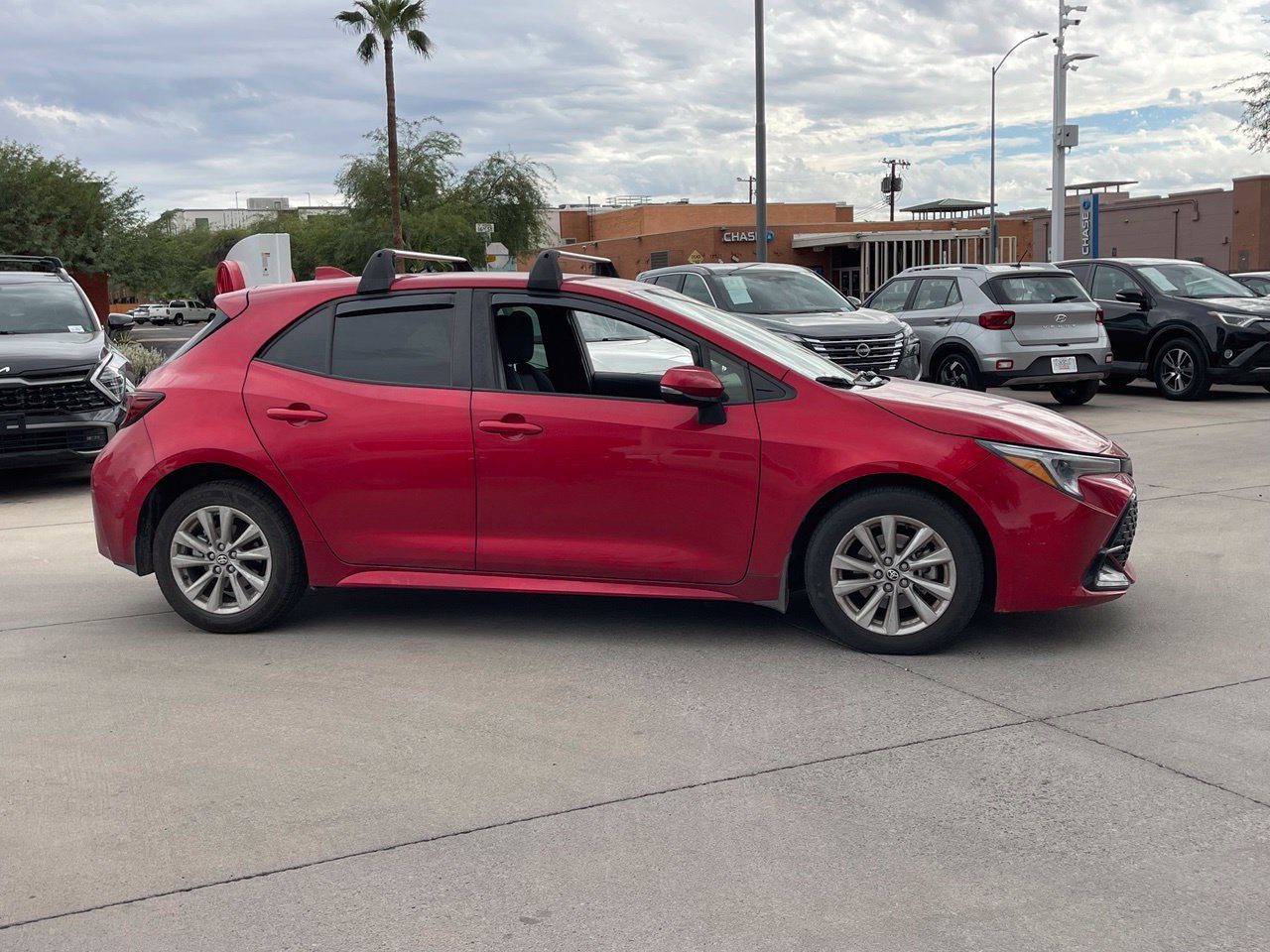 Used 2025 Toyota Corolla SE FWD image 3