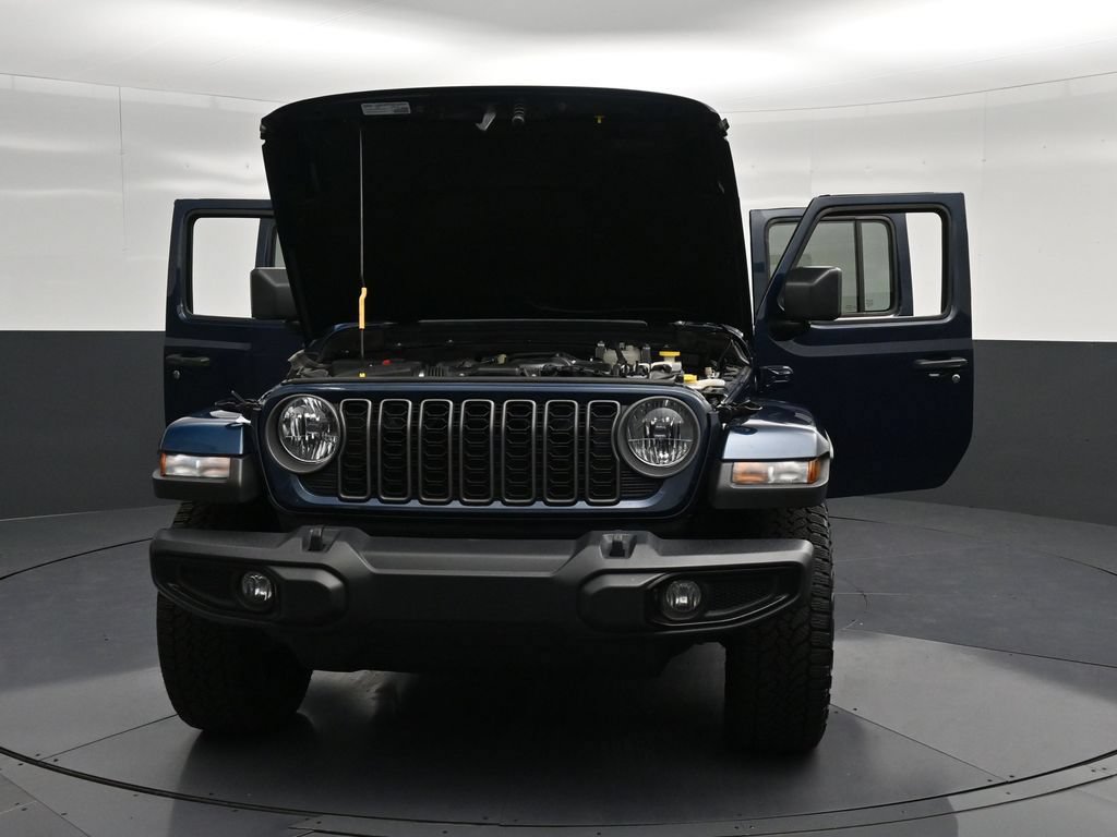 Used 2025 Jeep Gladiator Sport AWD/4WD image 33