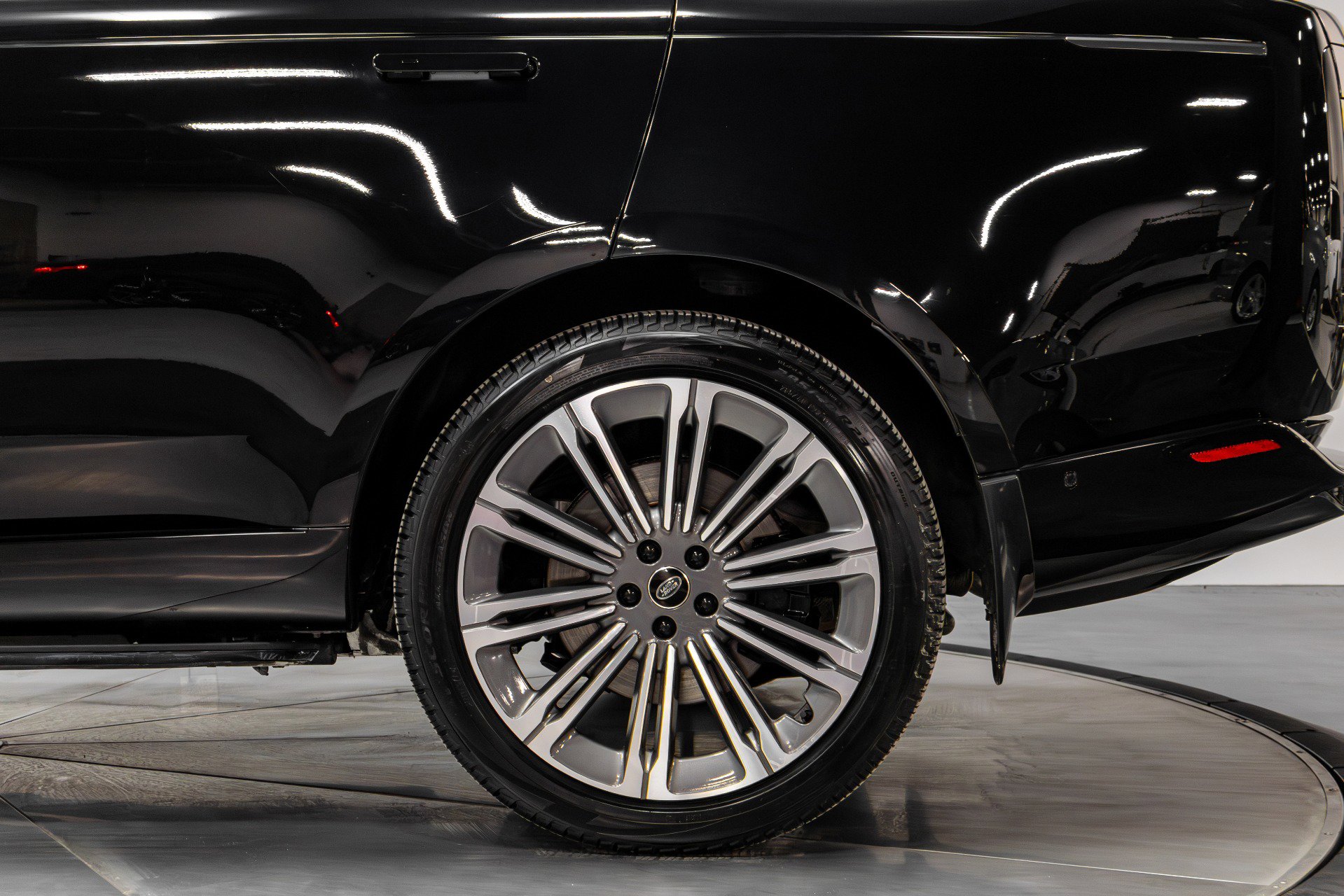 Used 2023 Land Rover Range Rover Autobiography image 40