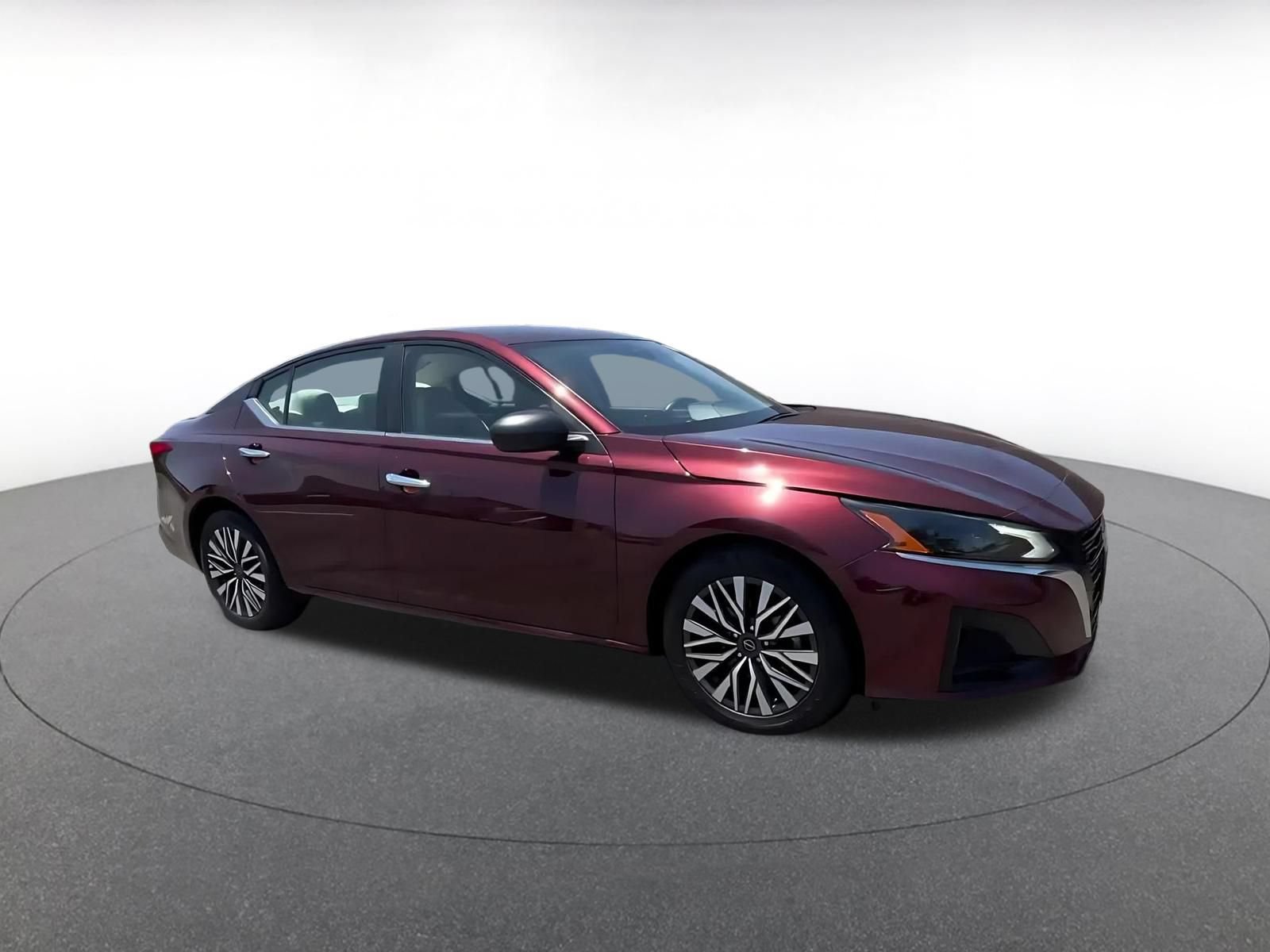 Used 2025 Nissan Altima 2.5 SV FWD image 2