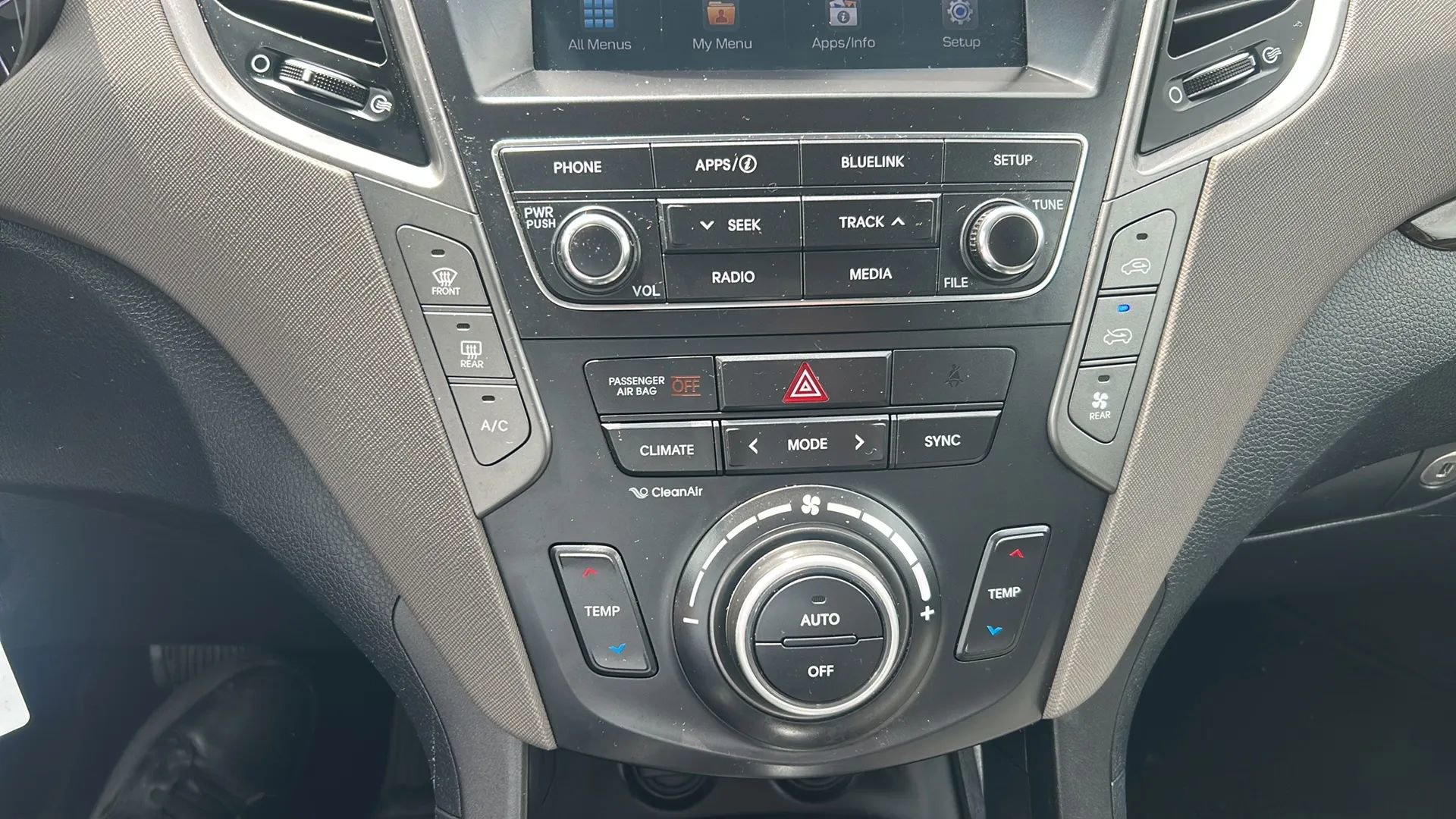 Used 2018 Hyundai Santa Fe SE AWD/4WD image 25