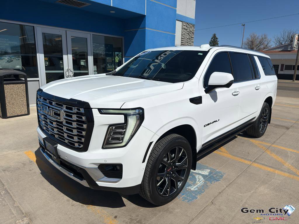 Used 2025 GMC Yukon XL Denali w/ Sun & Power Step Package AWD/4WD image 2