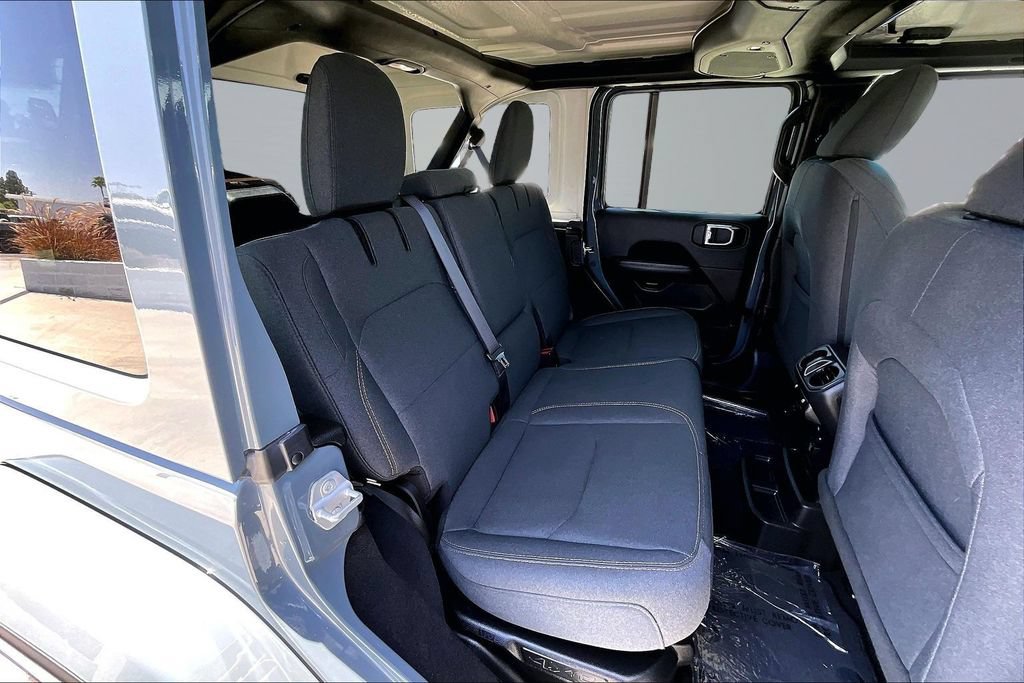 Used 2025 Jeep Wrangler Unlimited Sahara AWD/4WD image 18