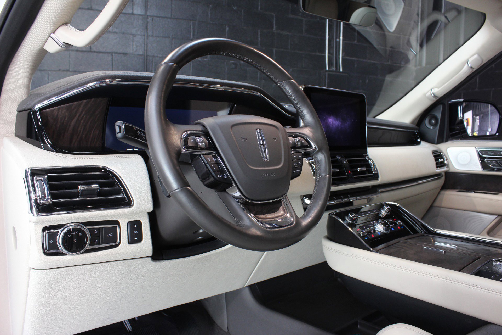 Used 2021 Lincoln Navigator Reserve w/ Luxury Package image 33