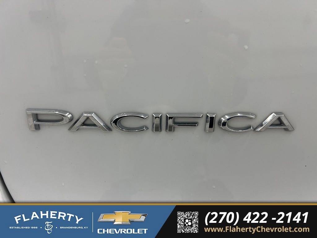 Used 2024 Chrysler Pacifica Touring-L FWD image 16