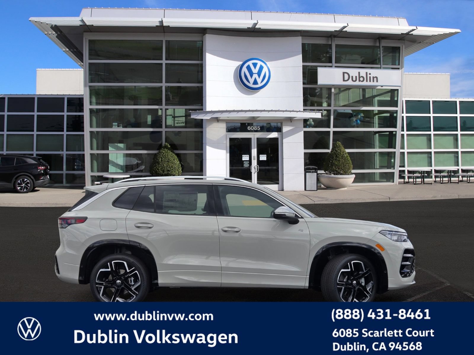 New 2026 Volkswagen Tiguan SEL R-Line AWD/4WD image 3
