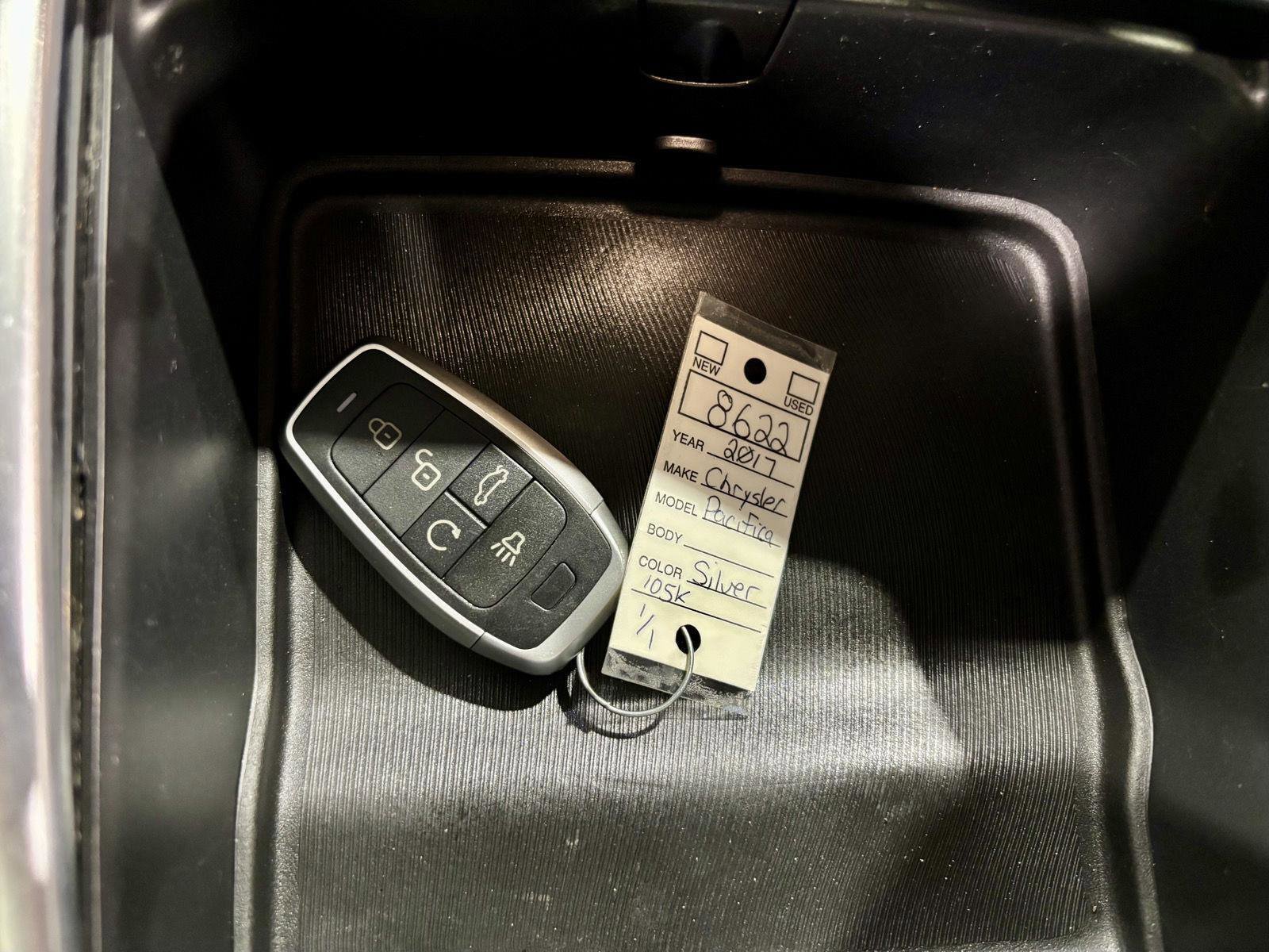 Used 2017 Chrysler Pacifica Limited w/ UConnect Theater Package image 24