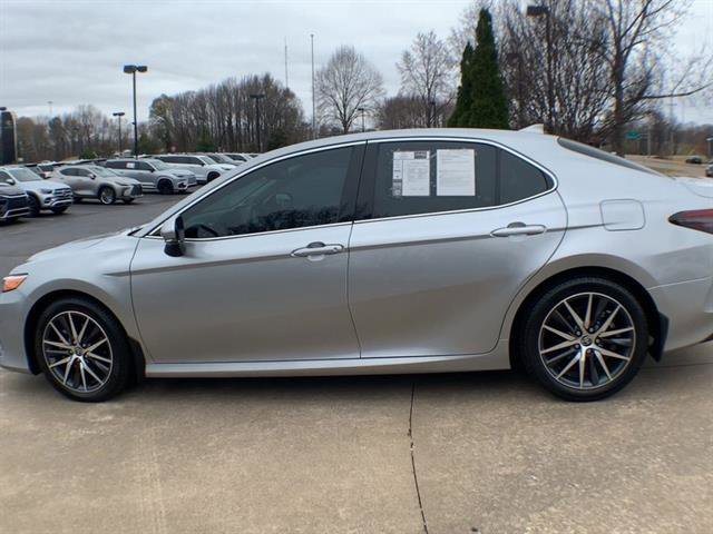 Used 2022 Toyota Camry XLE image 5