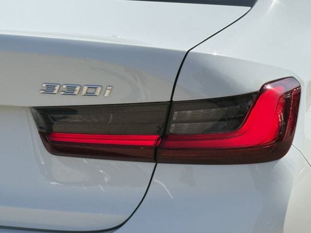 Used 2022 BMW 330i Sedan w/ Convenience Package RWD image 6