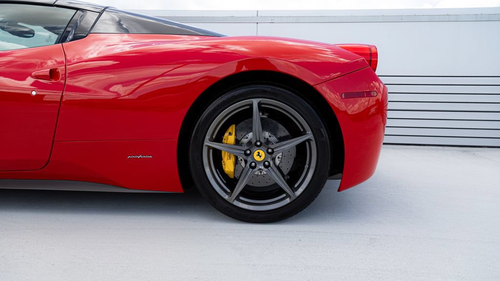 Used 2015 Ferrari 458 Spider RWD image 27