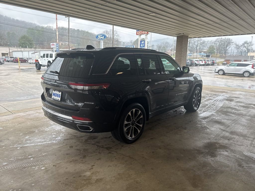 Used 2022 Jeep Grand Cherokee Overland w/ Luxury Tech Group IV AWD/4WD image 4