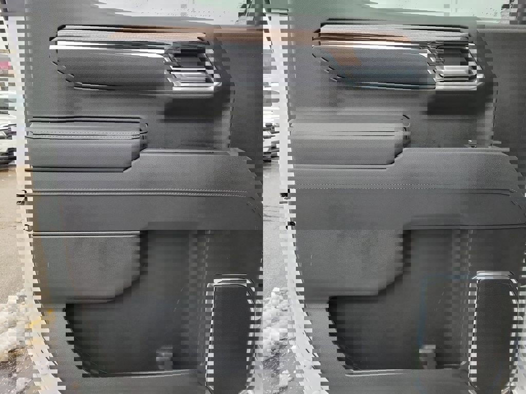 Used 2025 Chevrolet Silverado 1500 LT image 10