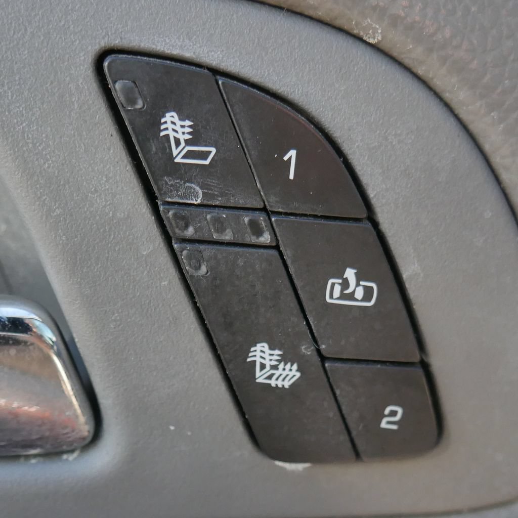 Used 2011 Chevrolet Silverado 1500 LTZ w/ LTZ White Diamond Edition AWD/4WD image 7