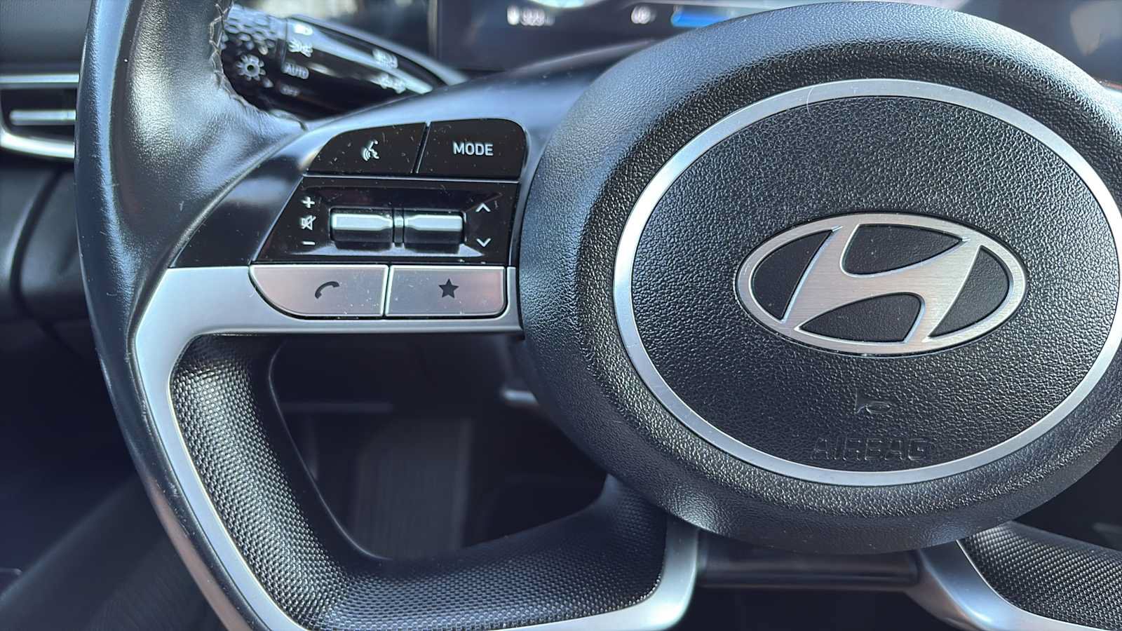Used 2024 Hyundai Elantra Limited FWD image 9