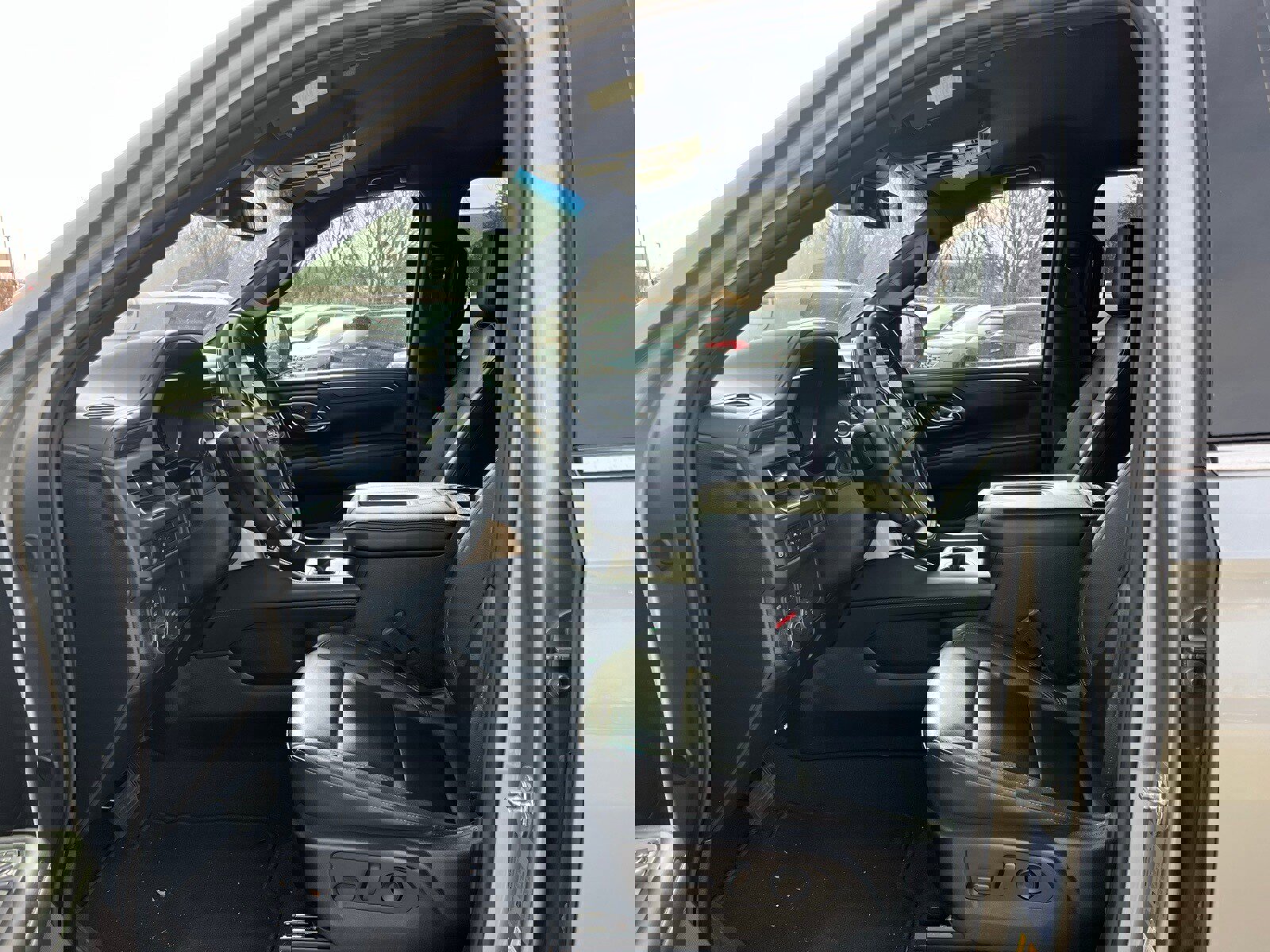 Used 2024 Chevrolet Suburban LT image 25