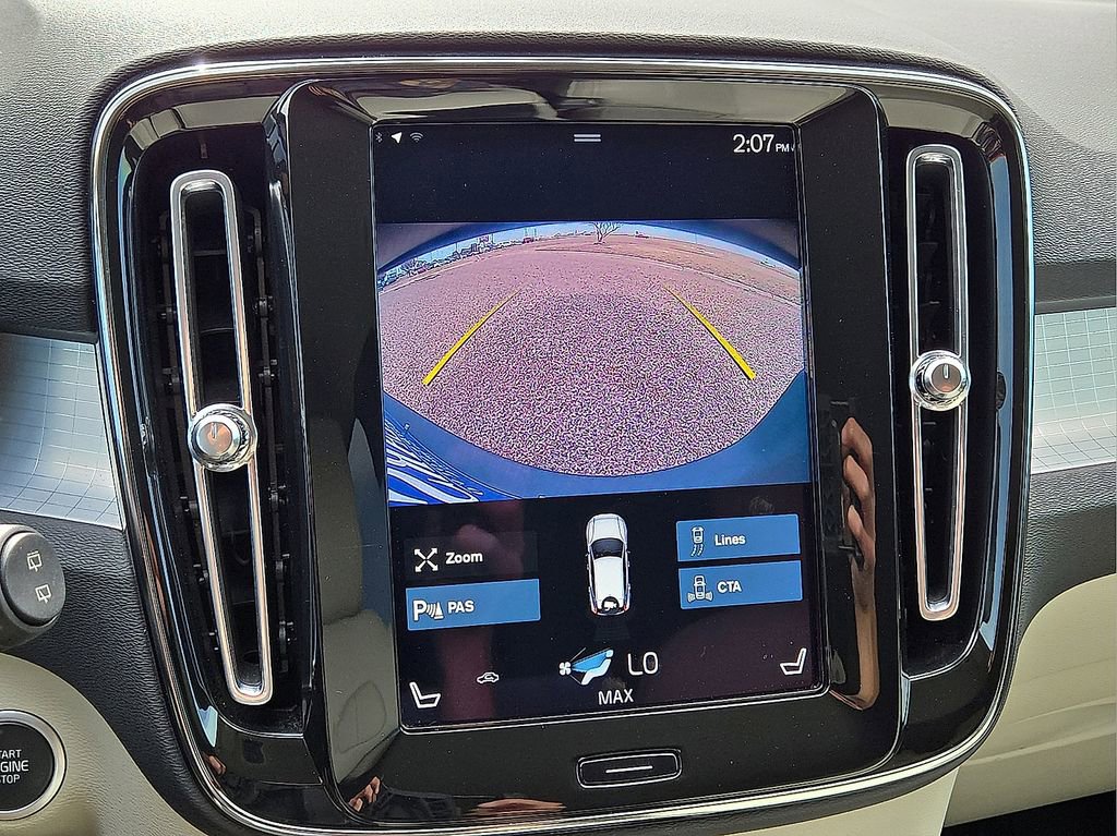 Certified 2021 Volvo XC40 T5 Momentum image 27