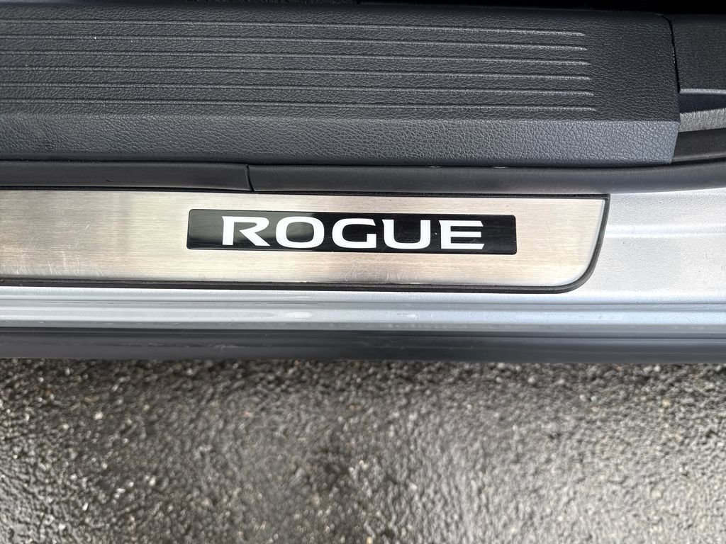 Used 2022 Nissan Rogue SL w/ SL Premium Package image 24