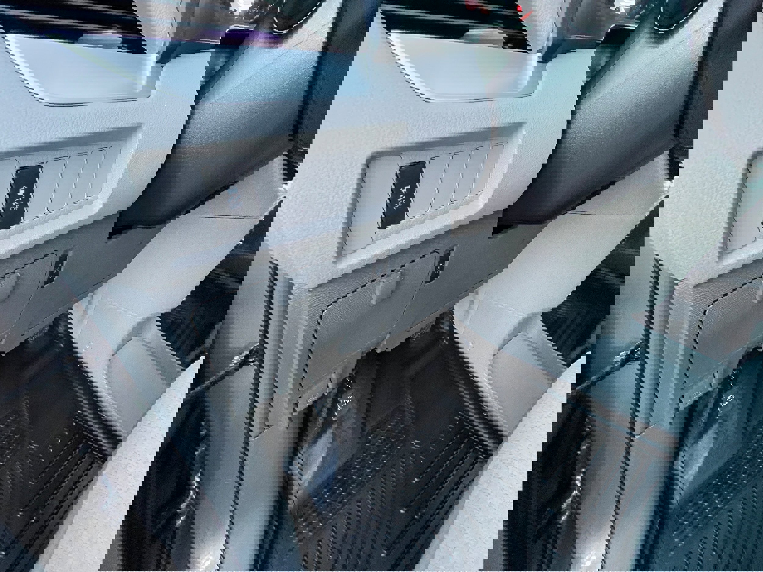 Used 2015 Toyota Sienna LE image 15