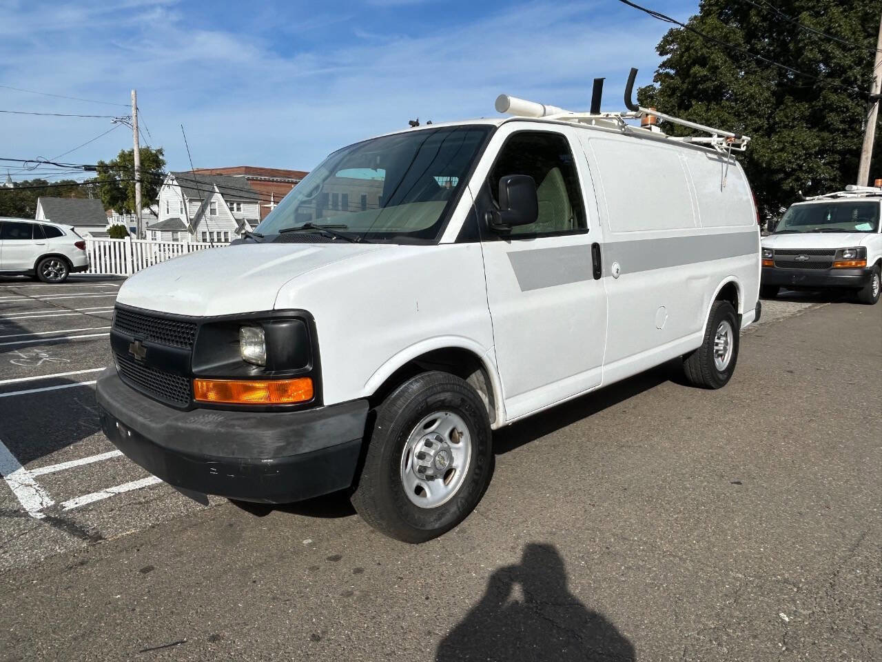 Used 2011 Chevrolet Express 2500 image 1