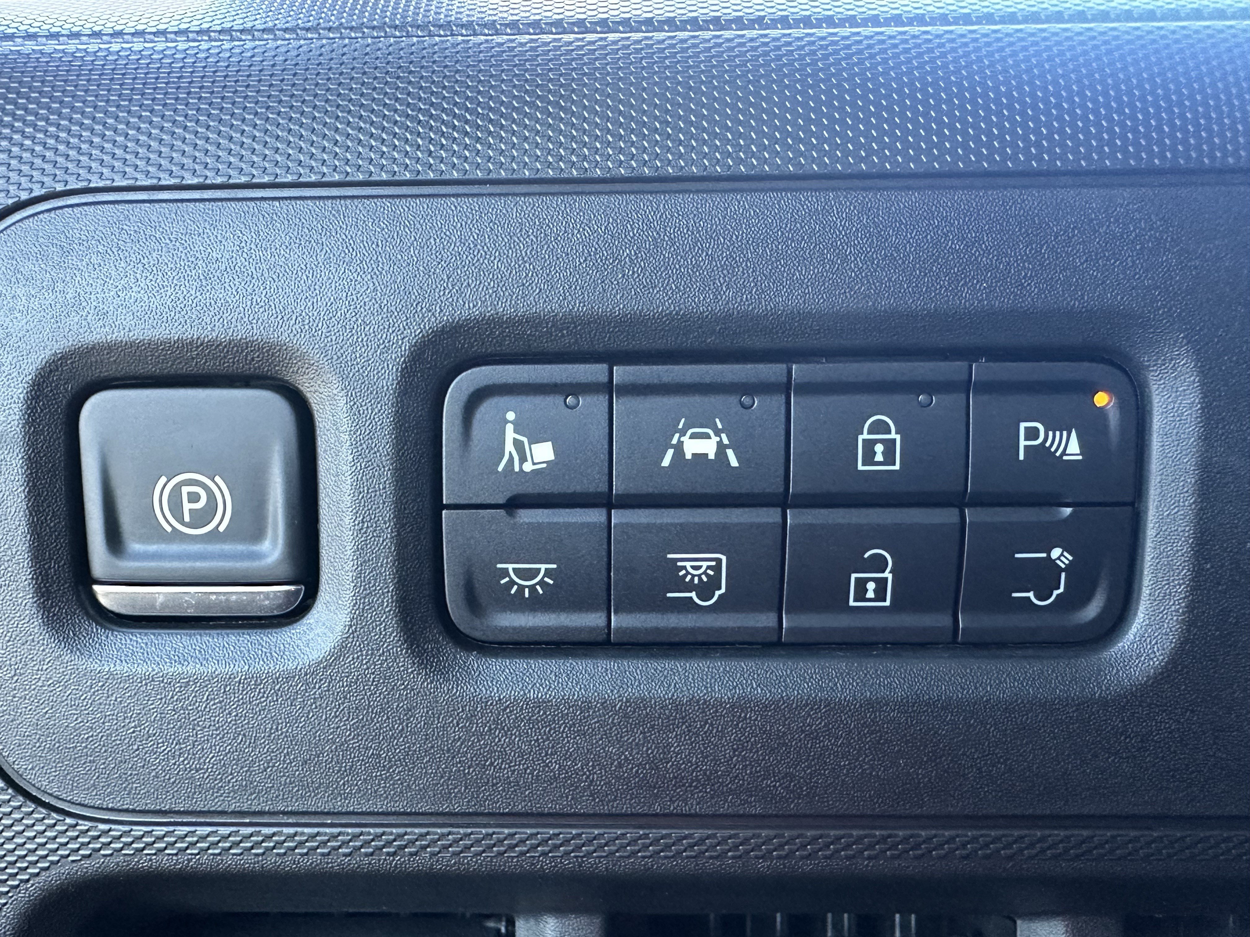 Used 2025 Chevrolet Brightdrop 600 AWD/4WD image 26