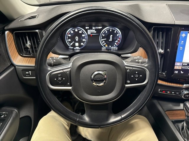 Used 2021 Volvo XC60 T5 Momentum w/ Protection Package Premier image 14