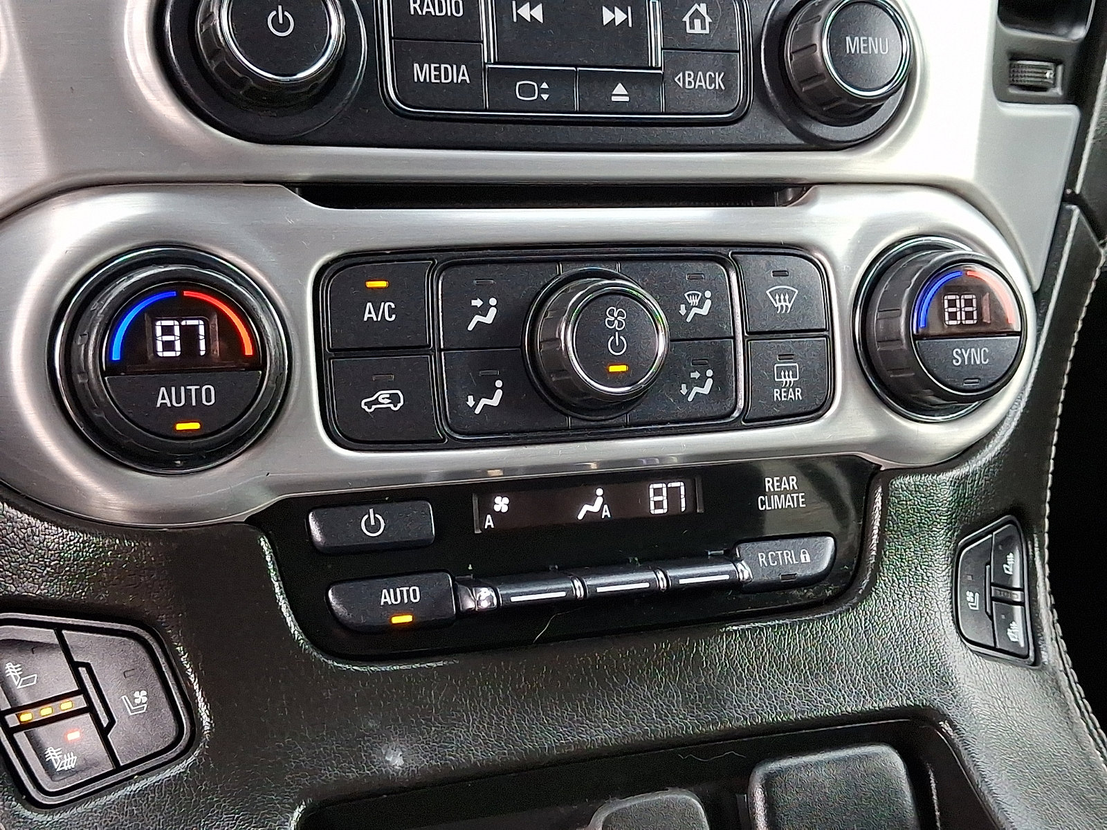 Used 2019 GMC Yukon XL SLT AWD/4WD image 17