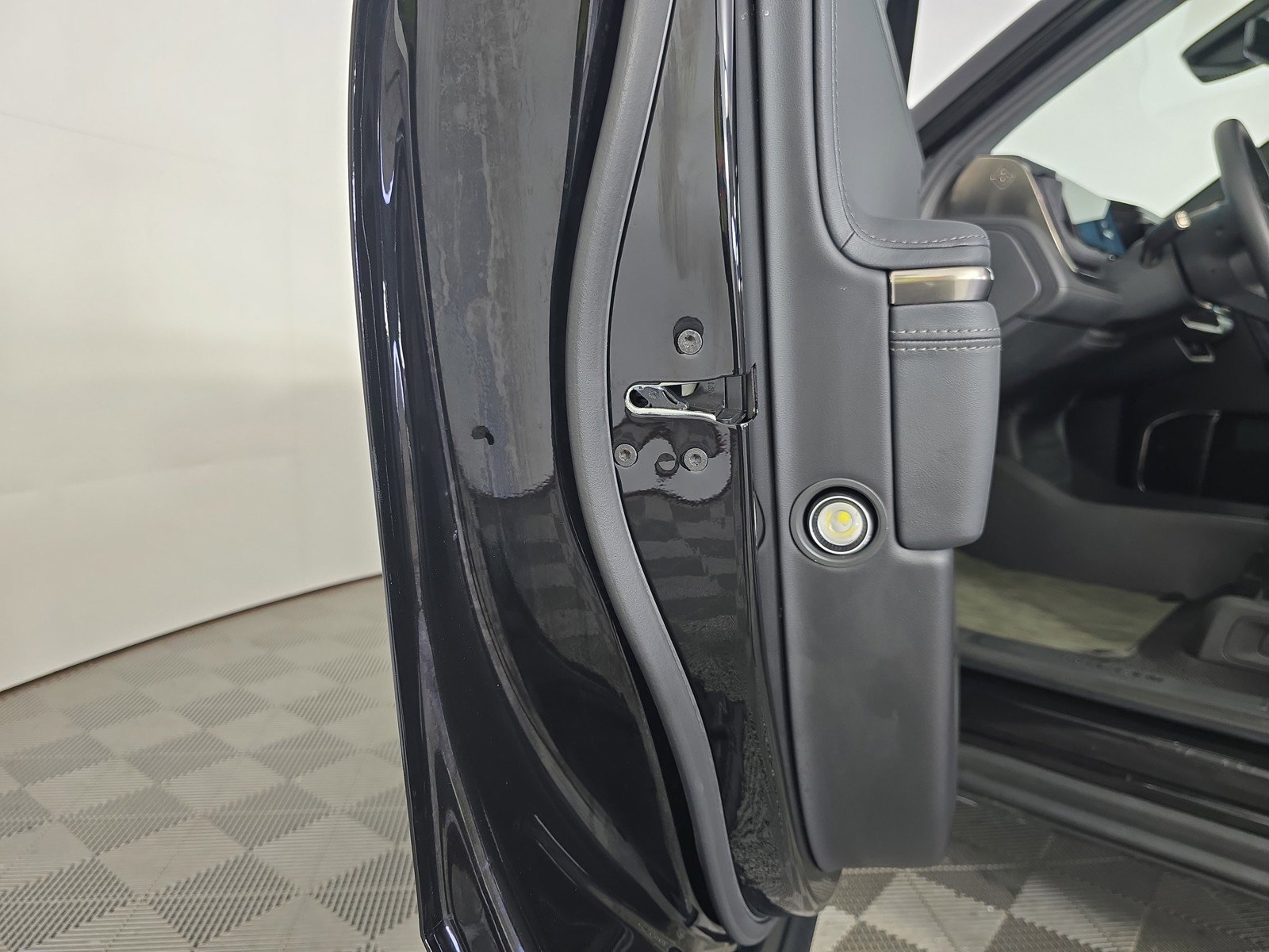 Used 2024 Rivian R1S Adventure AWD/4WD image 30