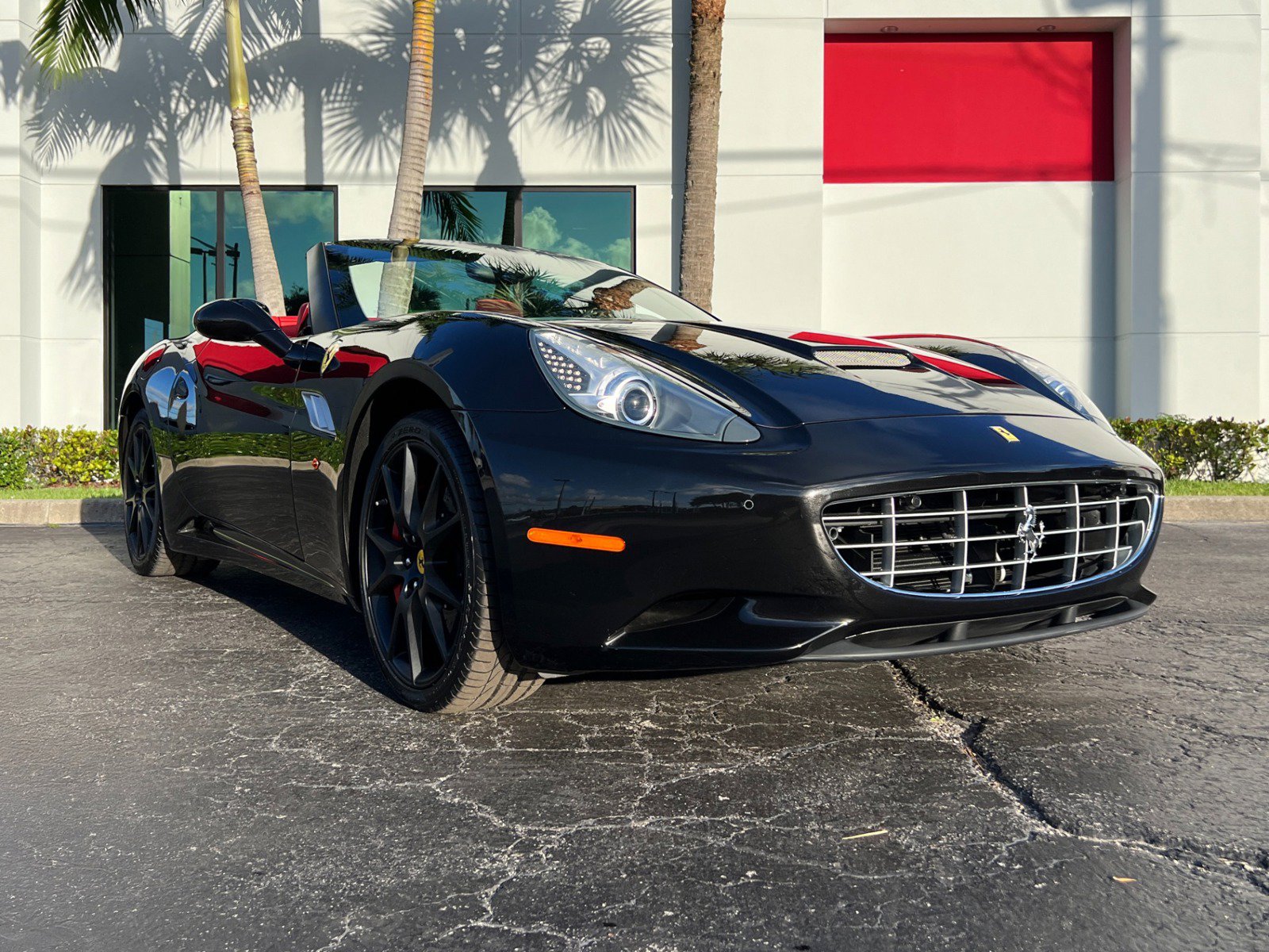 Used 2013 Ferrari California RWD image 17