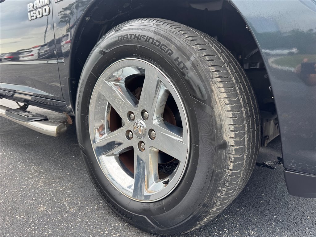 Used 2017 RAM 1500 Express AWD/4WD image 9