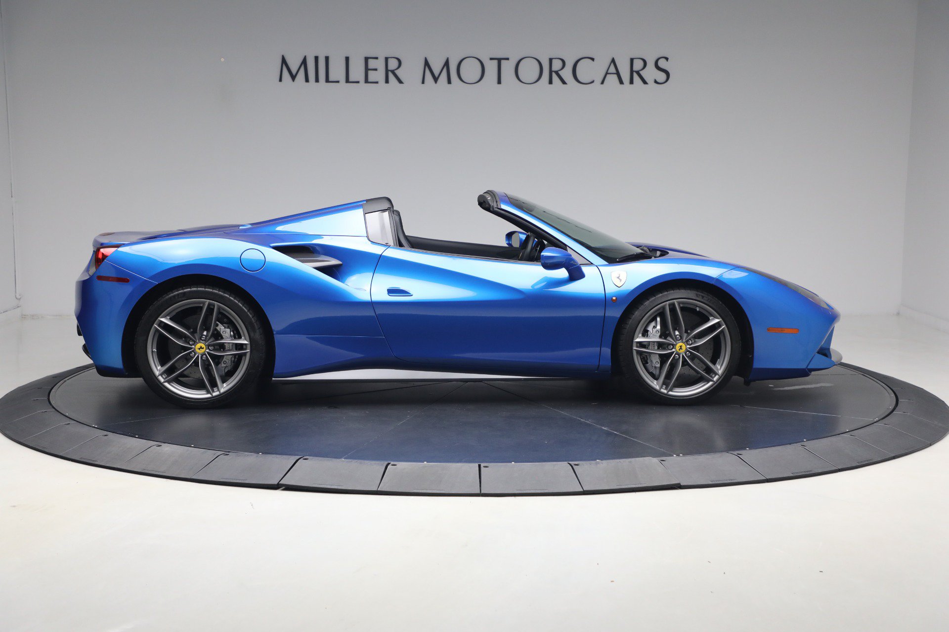 Used 2017 Ferrari 488 Spider RWD image 9