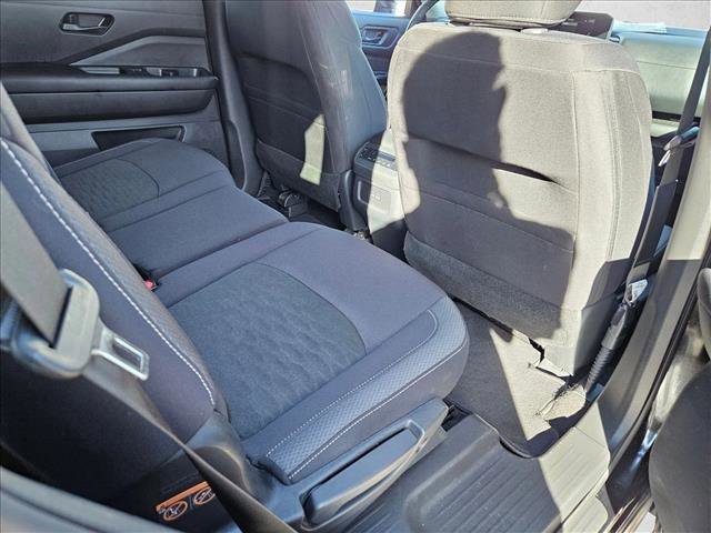 Used 2024 Nissan Pathfinder SV image 18