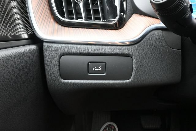 Used 2024 Volvo XC60 B5 Plus w/ Protection Package Premier AWD/4WD image 27