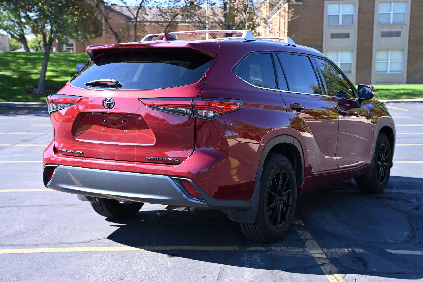 Used 2020 Toyota Highlander Limited AWD/4WD image 5