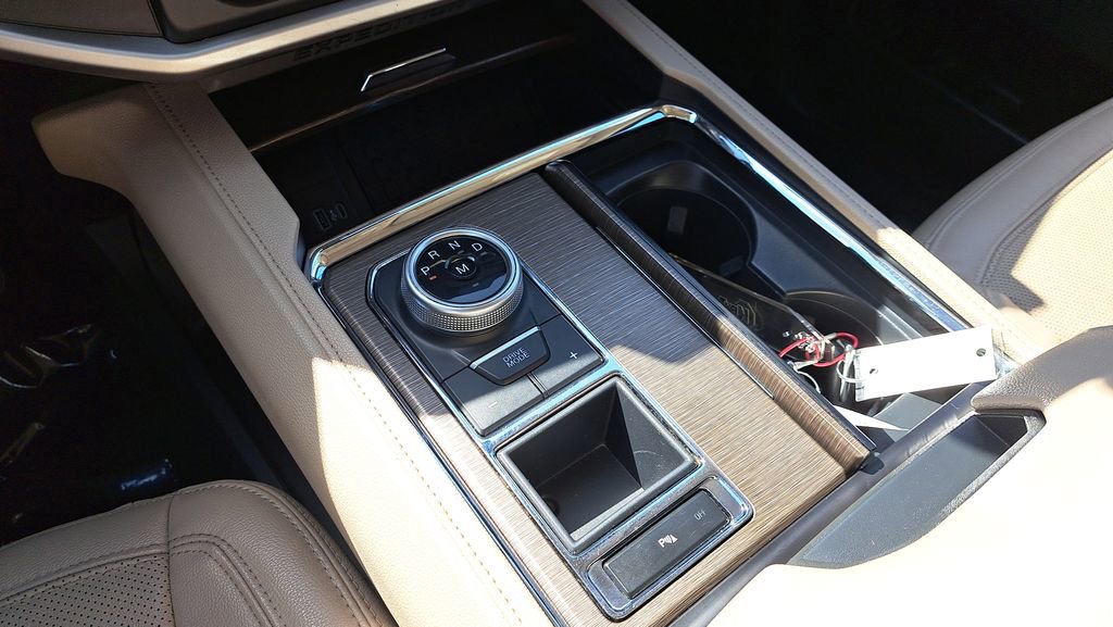 Used 2023 Ford Expedition Limited image 18