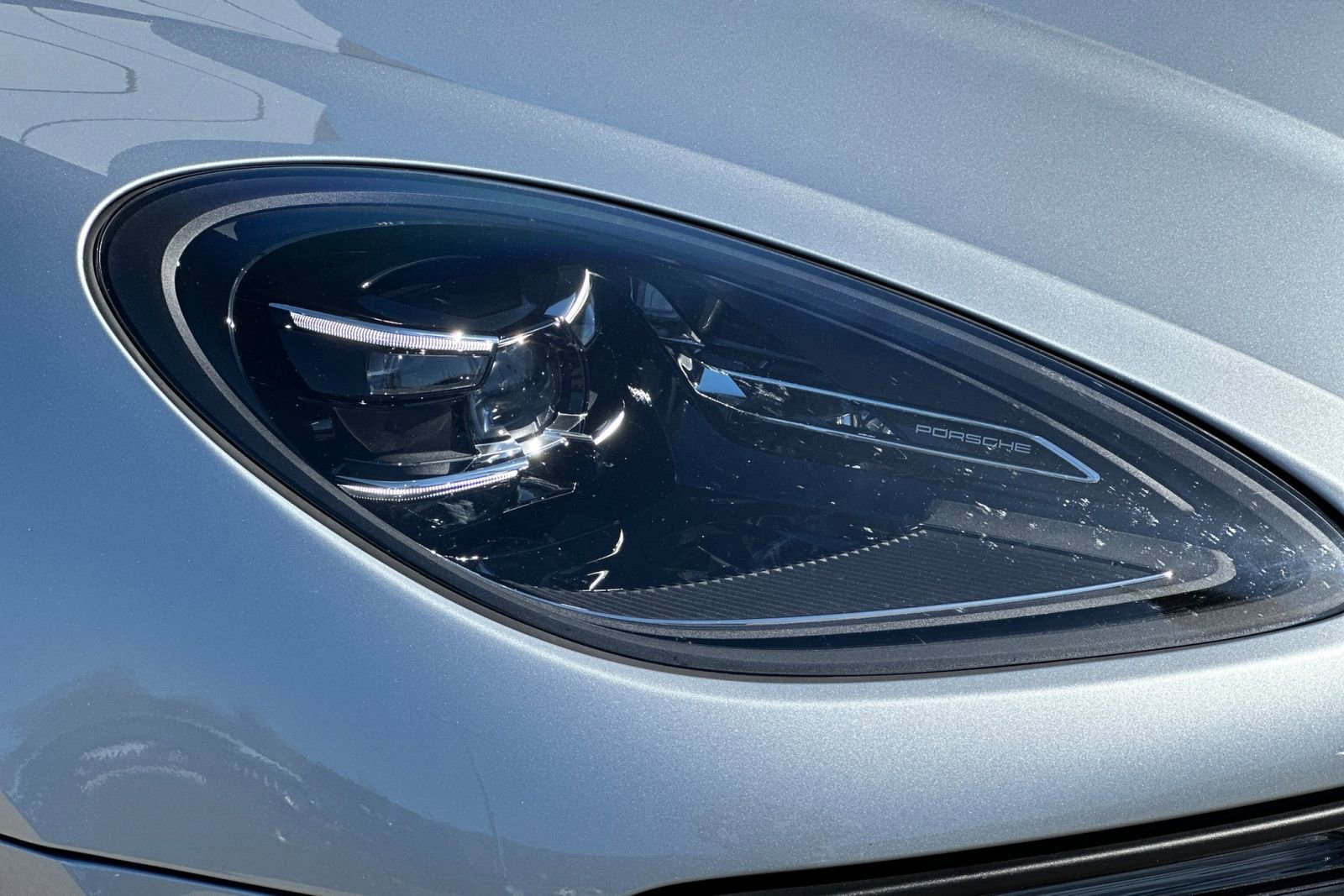 Used 2025 Porsche Macan AWD/4WD image 37