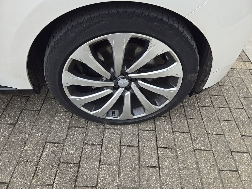 Used 2024 Land Rover Range Rover Long Wheelbase Autobiography image 11