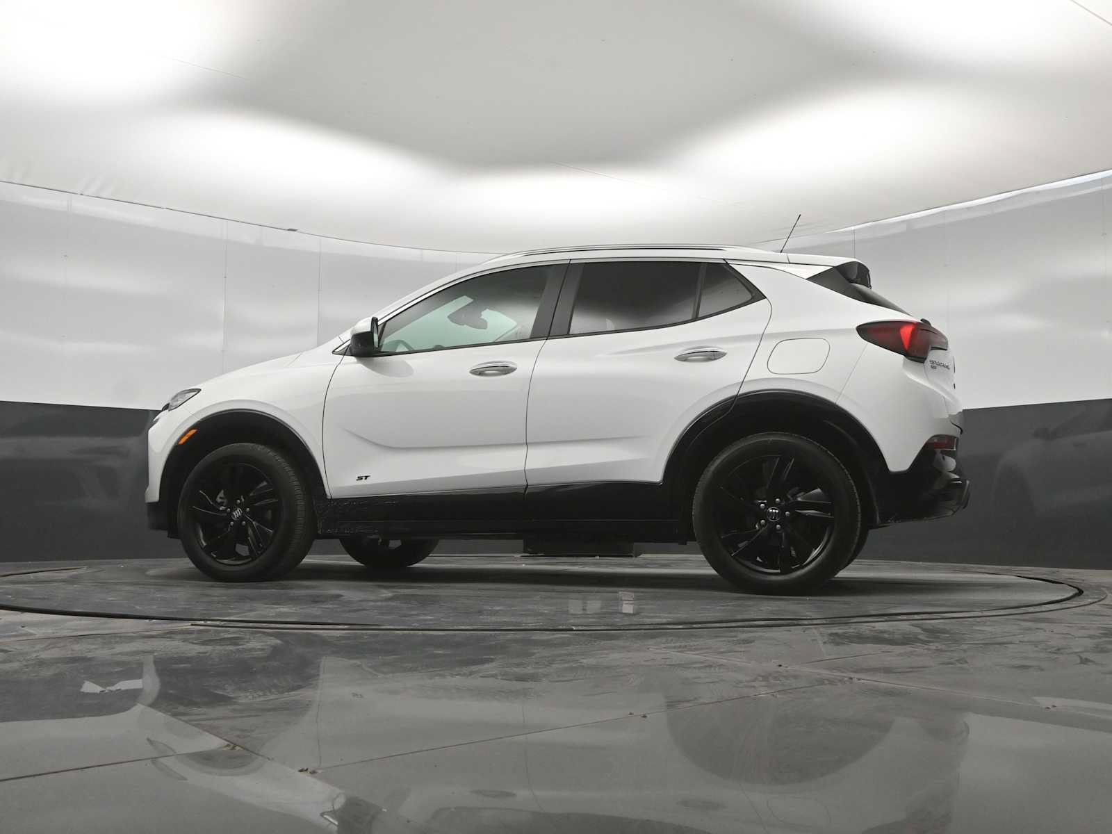 Used 2025 Buick Encore GX Sport Touring w/ Advanced Technology Package AWD/4WD image 35